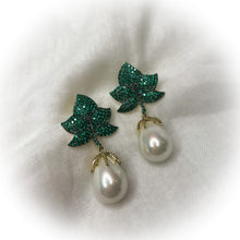 Load image into Gallery viewer, Maple Leaf Earrings