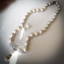 Load image into Gallery viewer, The Swan Lake necklace