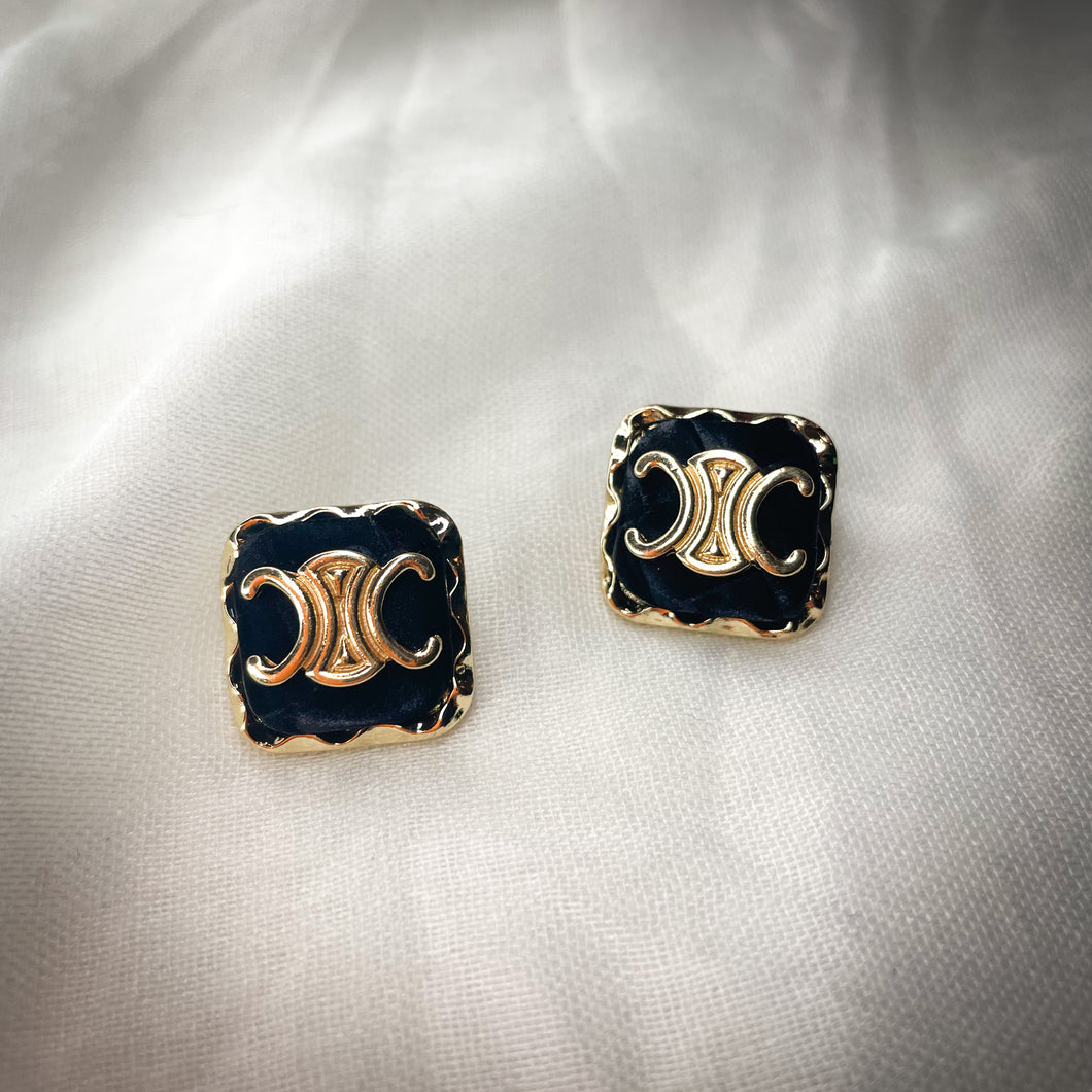 Rutched square studs