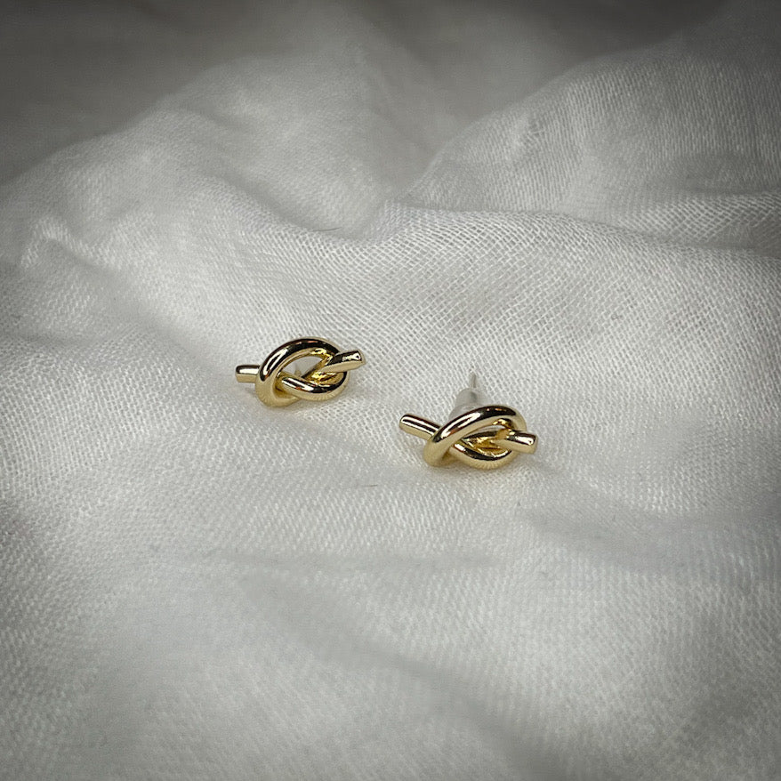 Knotted studs