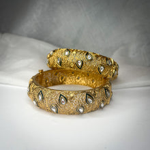 Load image into Gallery viewer, Kundan meena bangles
