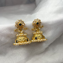 Load image into Gallery viewer, Flora
