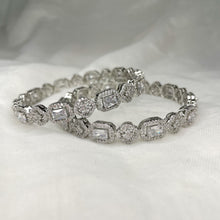 Load image into Gallery viewer, Square Solitaire bangles
