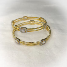 Load image into Gallery viewer, Golden solitaire bangles
