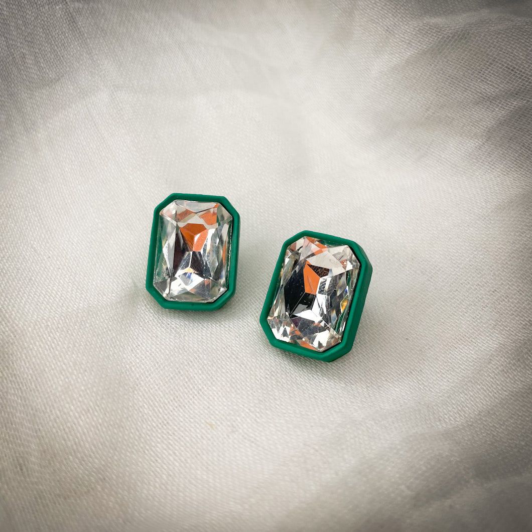 Emerald lining studs