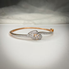 Load image into Gallery viewer, Twirl
