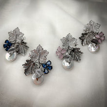 Load image into Gallery viewer, Silver foliage earrings
