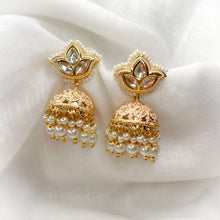 Load image into Gallery viewer, Sasha
